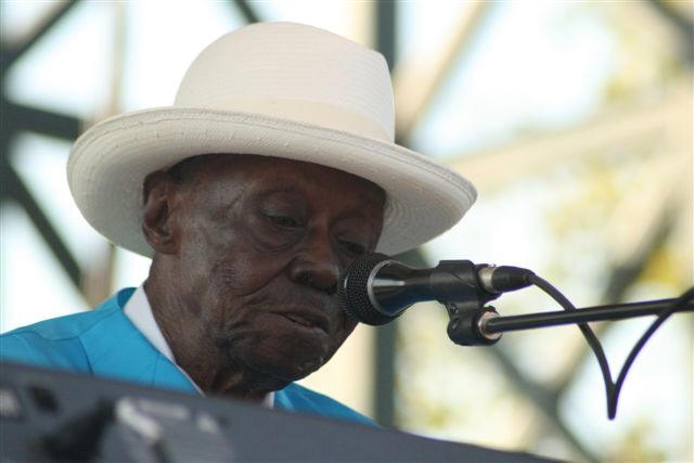 Pinetop Perkins � Copyright 2010 Pete Evans. All Rights Reserved.
