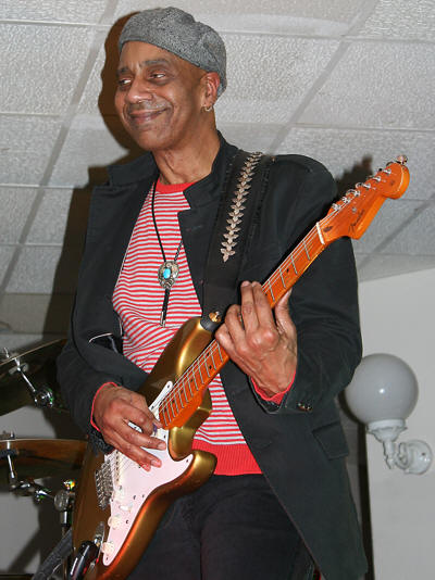 � Copyright 2009 Alan White. All Rights Reserved.