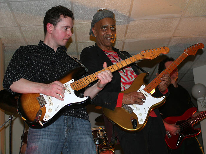 � Copyright 2009 Alan White. All Rights Reserved.
