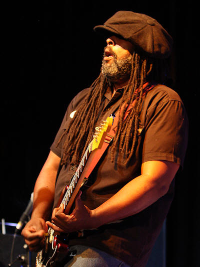 � Copyright 2009 Alan White. All Rights Reserved.