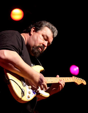 Omar Dykes � Copyright 2010 Alan White. All Rights Reserved.