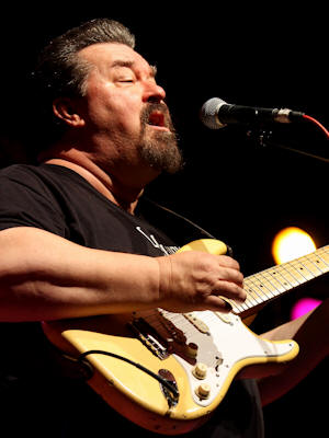 Omar Dykes � Copyright 2010 Alan White. All Rights Reserved.