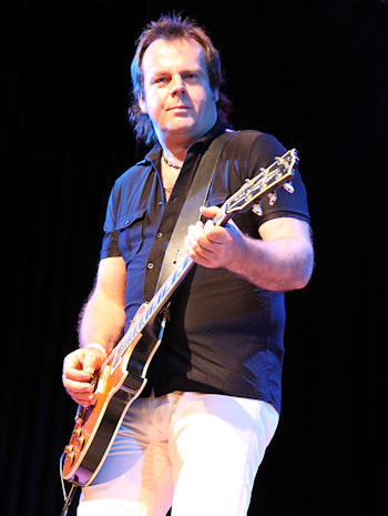 � Copyright 2009 Alan White. All Rights Reserved.