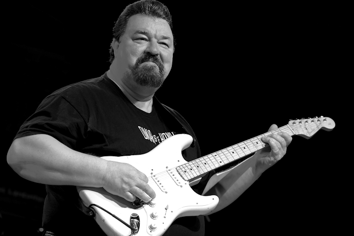 Omar Dykes � Copyright 2010 Alan White. All Rights Reserved.