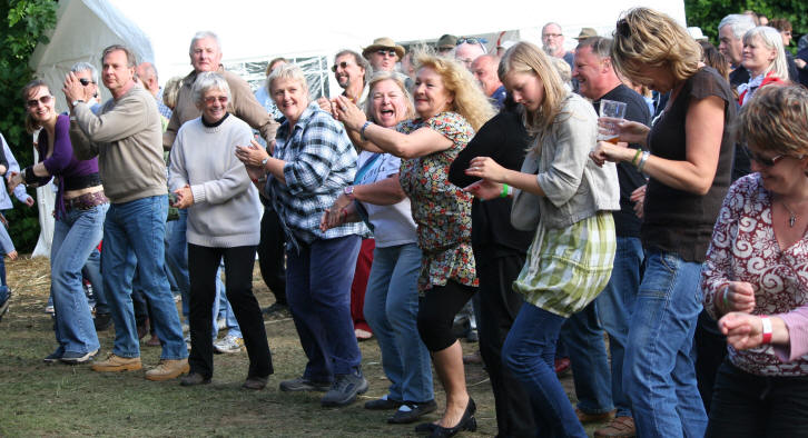 Maggie Bell and fans � Copyright 2008 Alan White. All Rights Reserved.