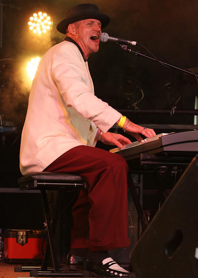 � Copyright 2011 Alan White. All Rights Reserved.