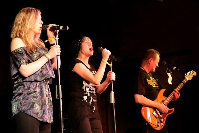 Roadhouse © Copyright 2010 Alan White. All Rights Reserved.