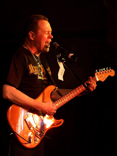Roadhouse © Copyright 2010 Alan White. All Rights Reserved.