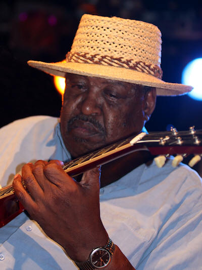 Magic Slim � Copyright 2010 Alan White. All Rights Reserved.